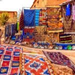 Turistas disfrutando de Marruecos en la mejor época del año